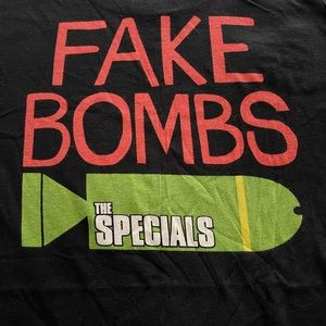 THE SPECIALS FAKE BOMBS CONCERT T-SHIRT IN SIZE XL.